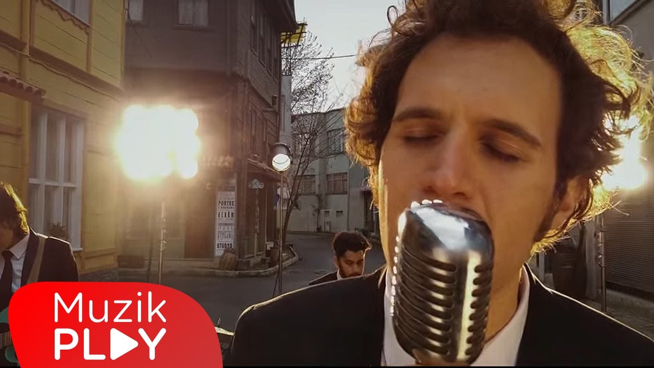 Adamlar - Koca Yaşlı Şişko Dünya (Official Video) Mp3 İndir