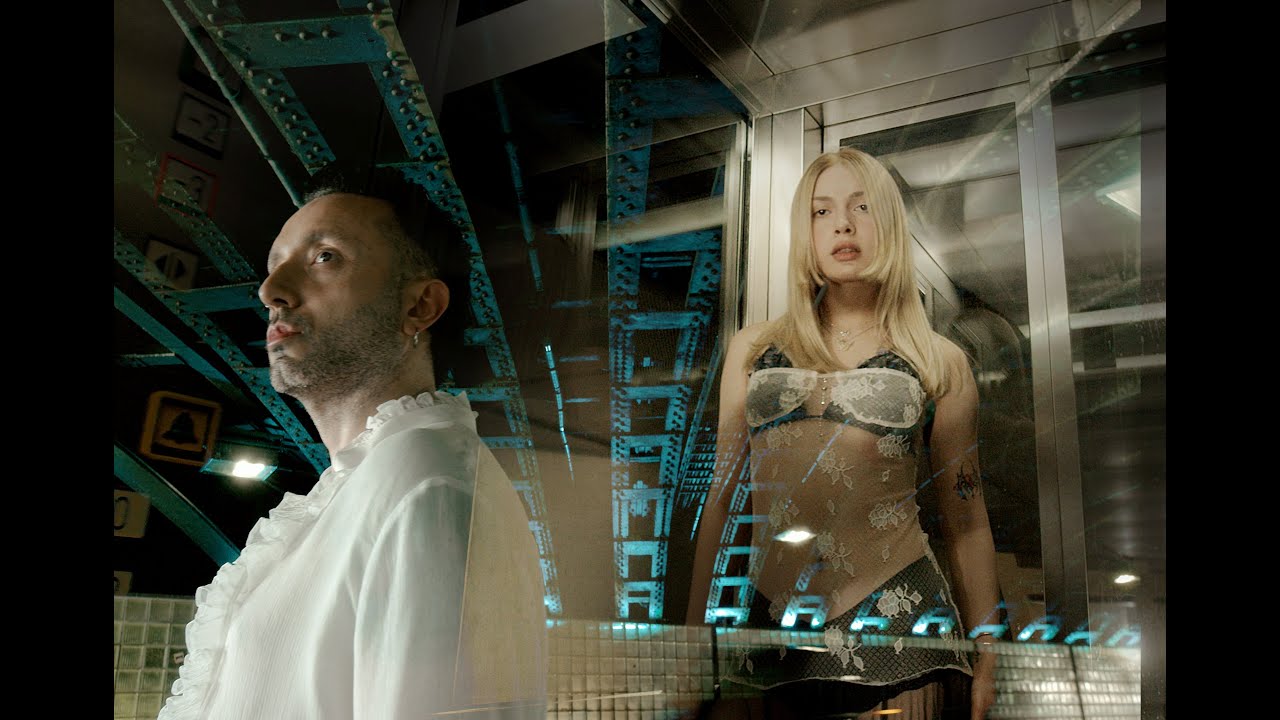 Aleyna Tilki & Mabel Matiz - Kayboldum Masalında Mp3 İndir