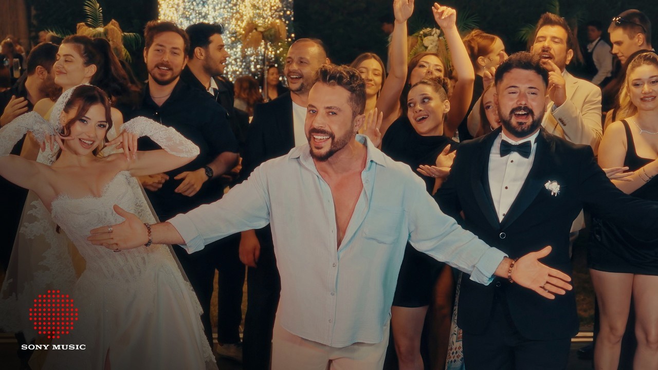 Bahadır Tatlıöz - Tam Aşk Mevsimi (Official Video) Mp3 İndir