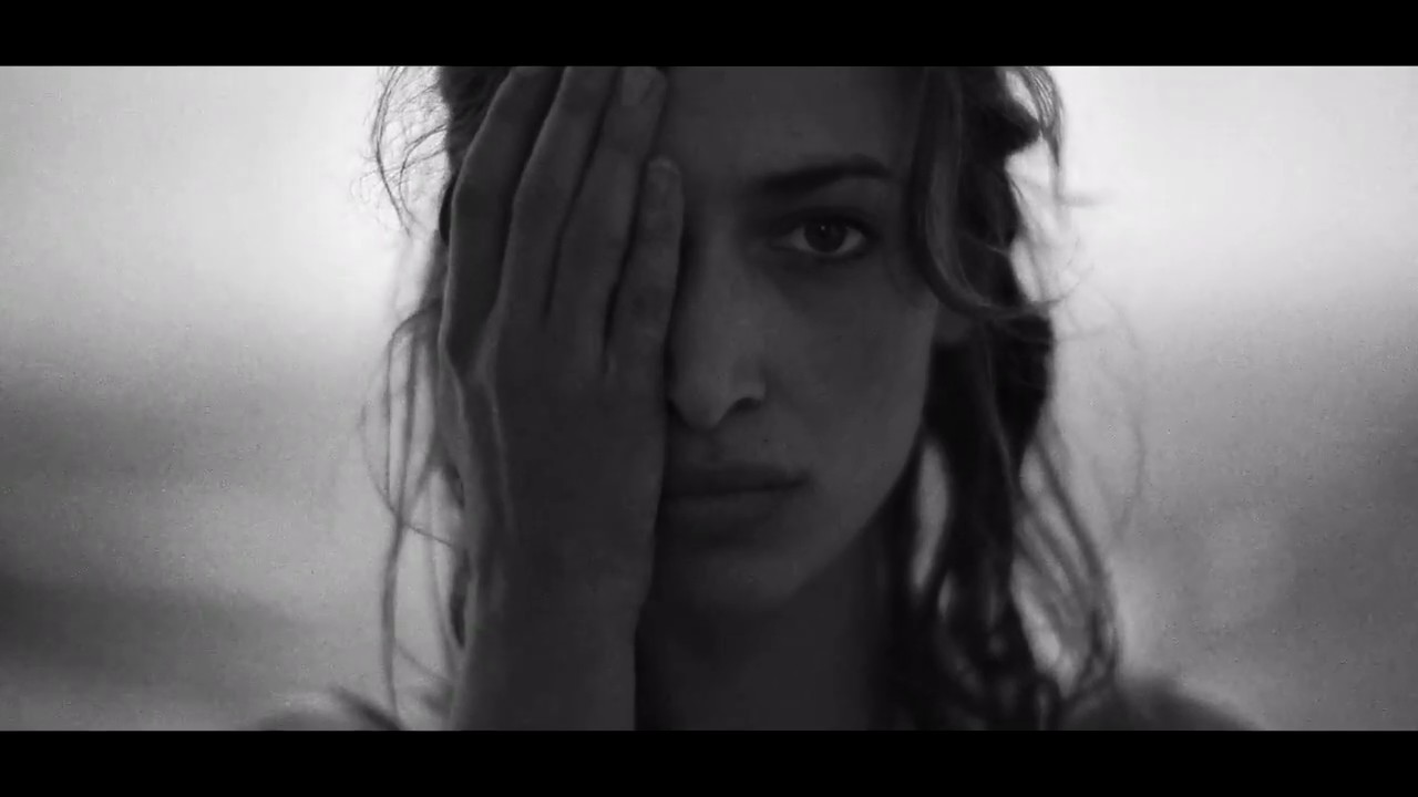 BÖ - Siyah Kalabalık Mp3 İndir