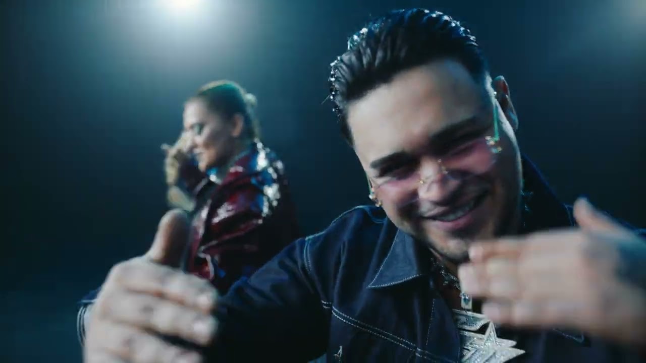 Demet Akalın ft. Lvbel C5 - Beni Unutma (Official Video) Mp3 İndir