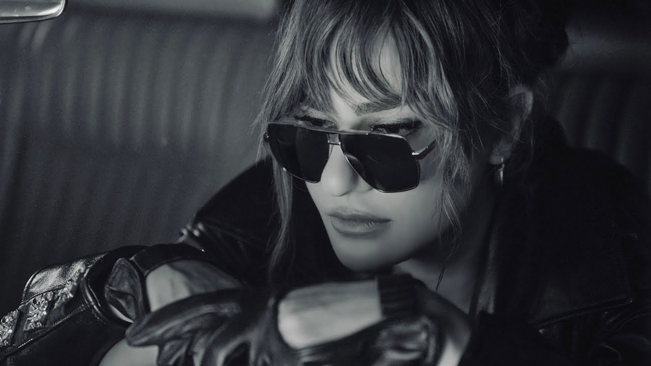 Derya Bedavacı - Seni Seven Kimdi Mp3 İndir