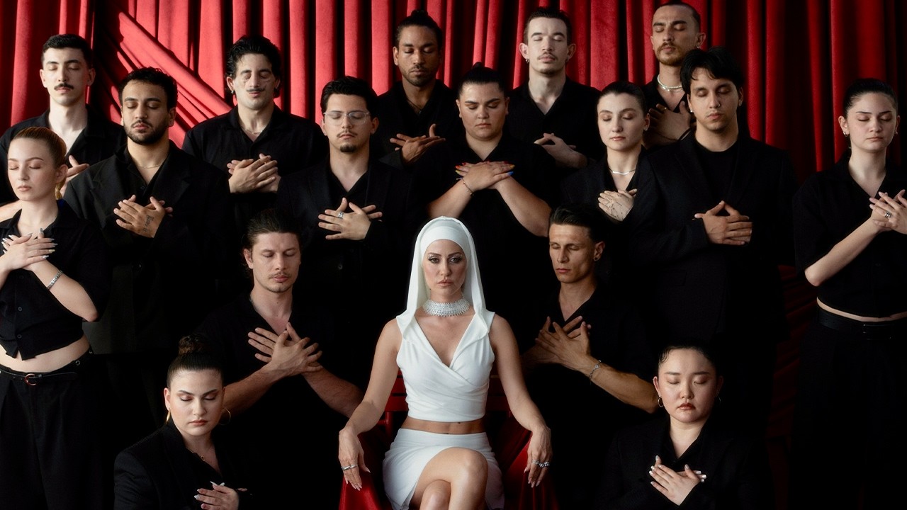 Derya Uluğ - Şımarık Mp3 İndir