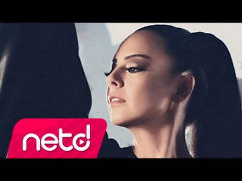 Ebru Gündeş - Araftayım Mp3 İndir