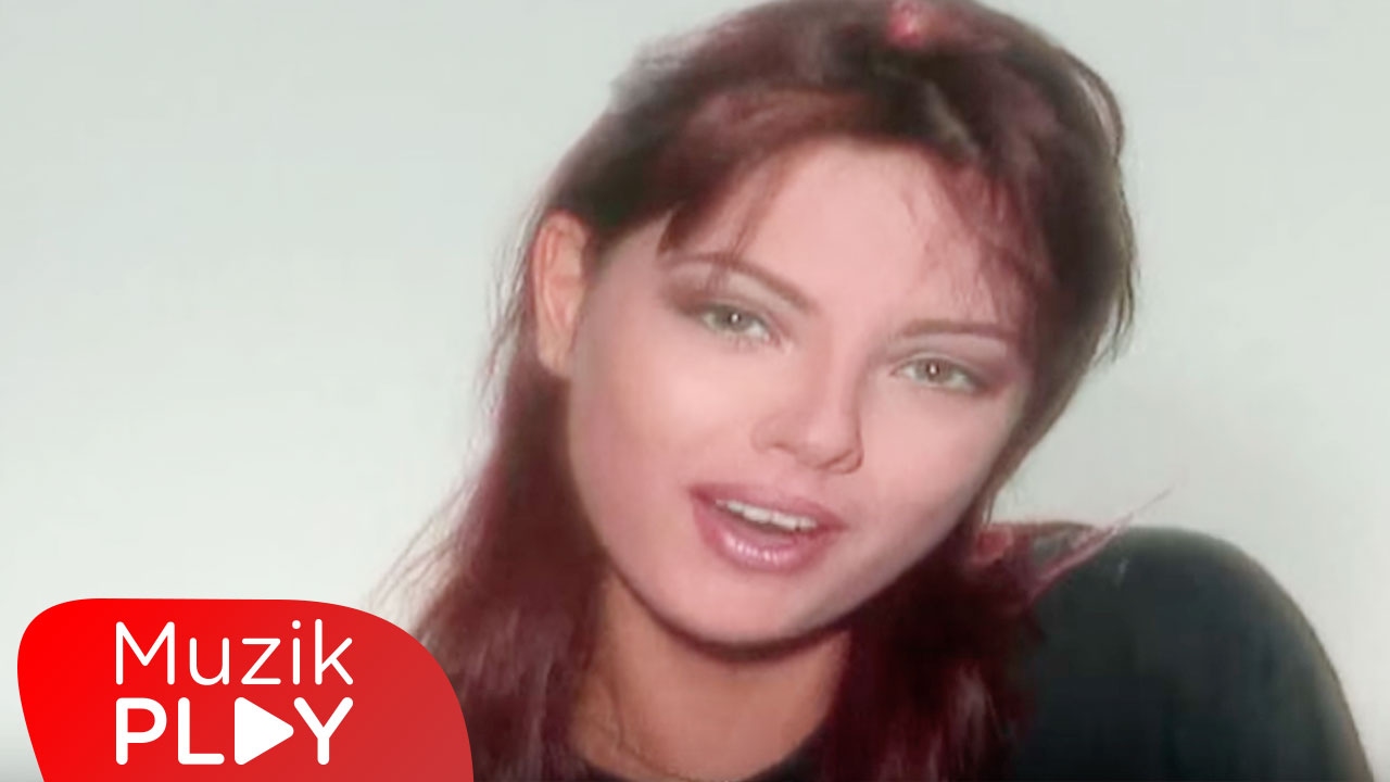Ebru Gündeş - Sevme Yanarsın (Official Video) Mp3 İndir