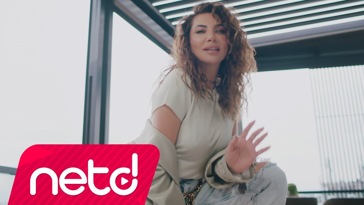 Ebru Yaşar - Yalnız Uyunmaz Mp3 İndir