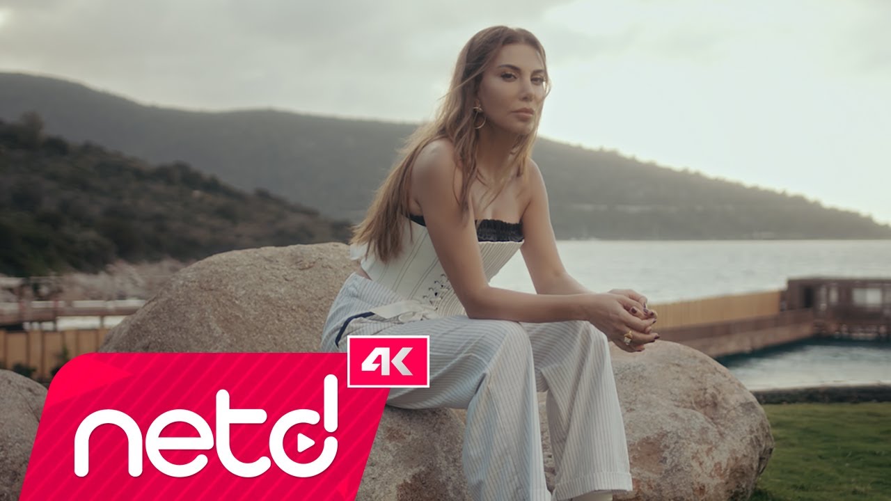 Ebru Yaşar - Yine Çalıyor Mp3 İndir
