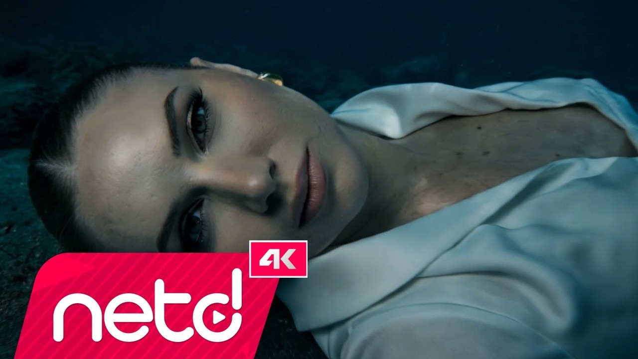 Ece Mumay - Favela Mp3 İndir