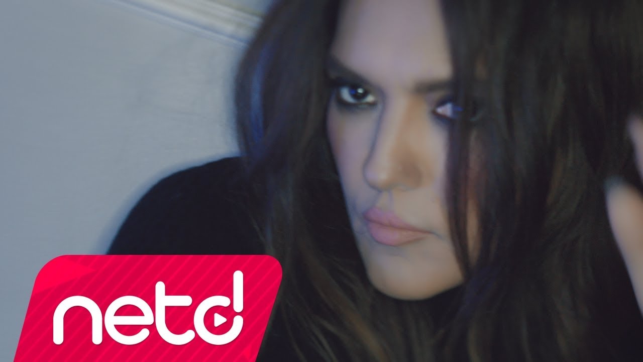 Emrah Karaduman - Ses Kes feat. Demet Akalın Mp3 İndir