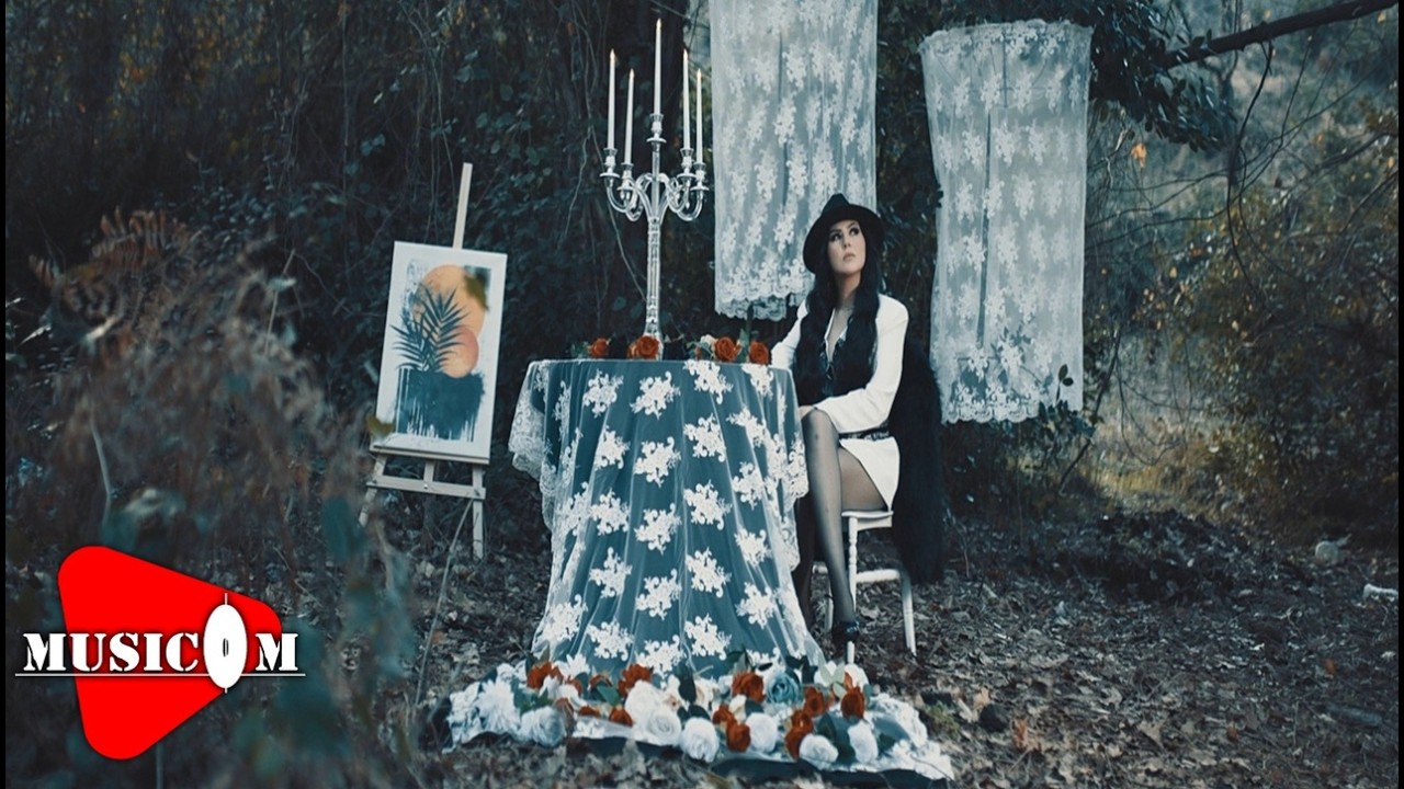 Esin Kaya - Ağlamam Ondan Mp3 İndir