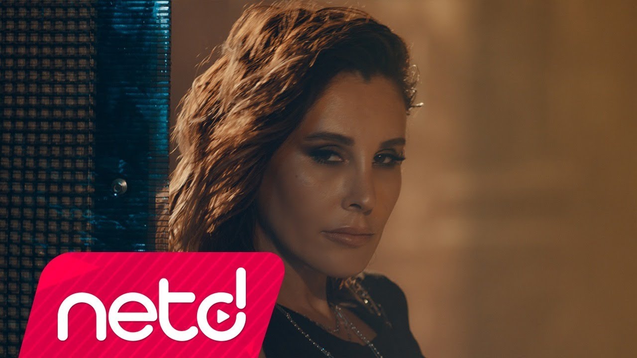 Funda Arar - Çık Aradan Mp3 İndir