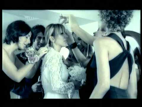 Hande Yener - Acı Veriyor Mp3 İndir