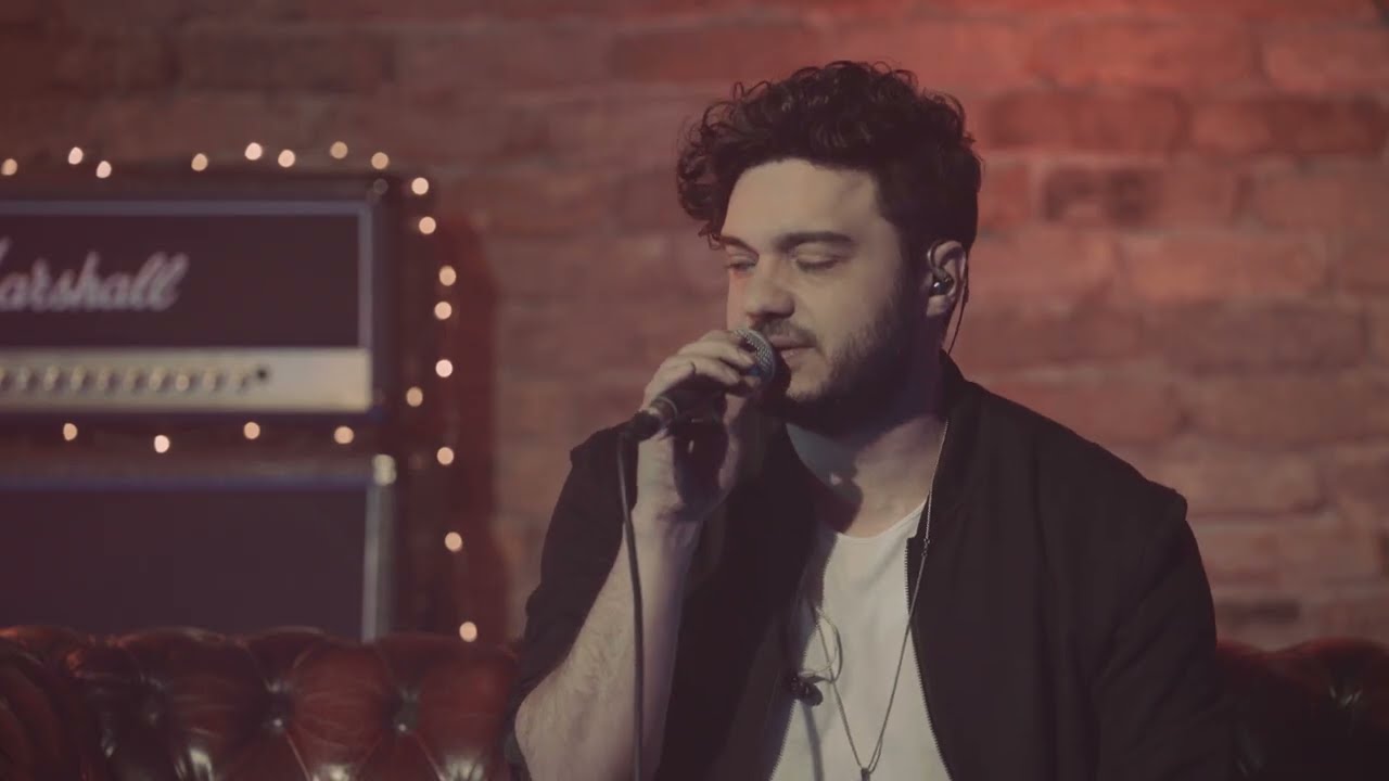 İlyas Yalçıntaş - Belki Üstümüzden Bir Kuş Geçer (Live) Mp3 İndir