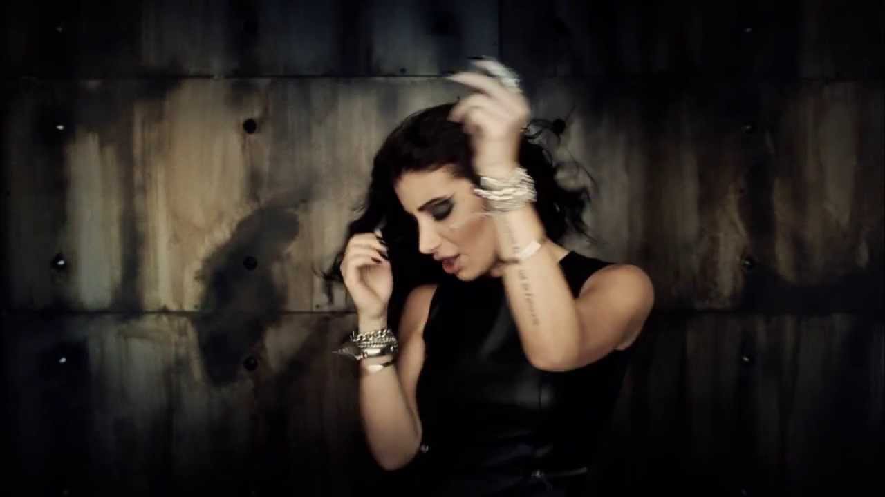 İrem Derici - Zorun Ne Sevgilim Mp3 İndir