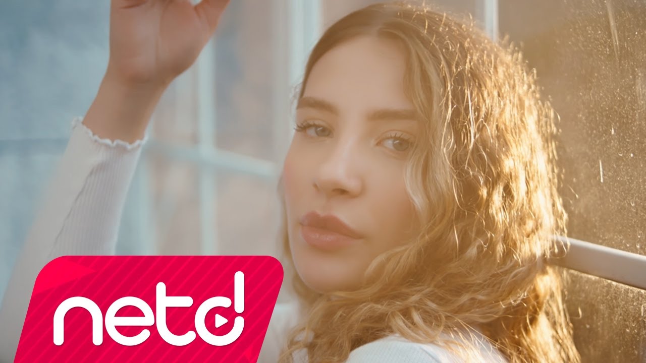 Irmak Arıcı - Asık Suratım Mp3 İndir
