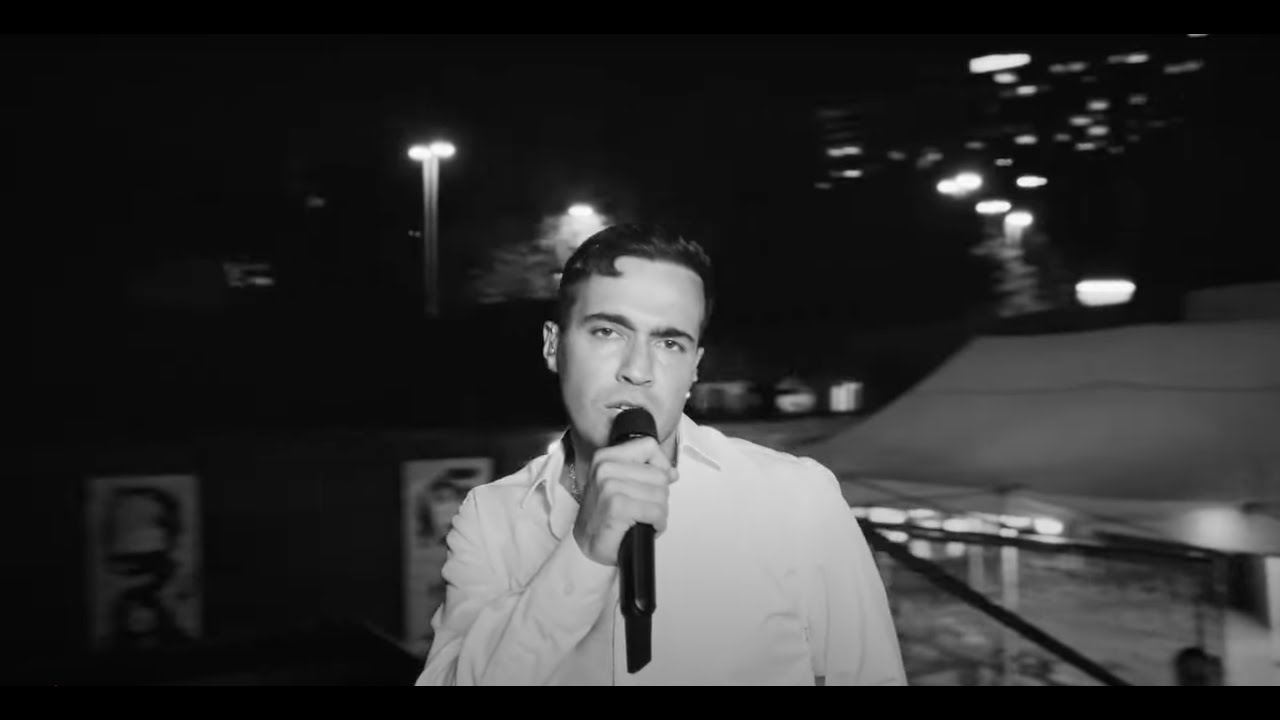 Mert Demir - Bi Gece Gidebilirim (Live At KÇP) Mp3 İndir