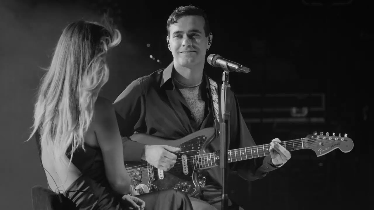 Mert Demir feat. Duygu Edis - Olmazlara Vuruluyorum (Live At Harbiye) Mp3 İndir