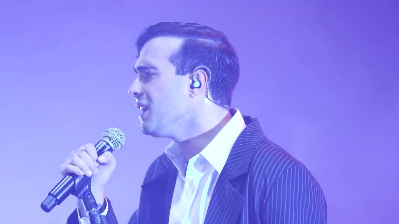 Mert Demir - Sadece (Live At Zorlu) Mp3 İndir