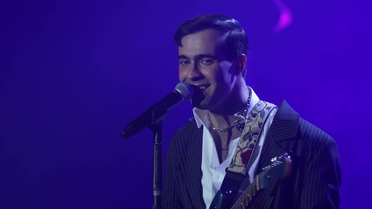Mert Demir - Seni Seviyorum (Live At Zorlu) Mp3 İndir