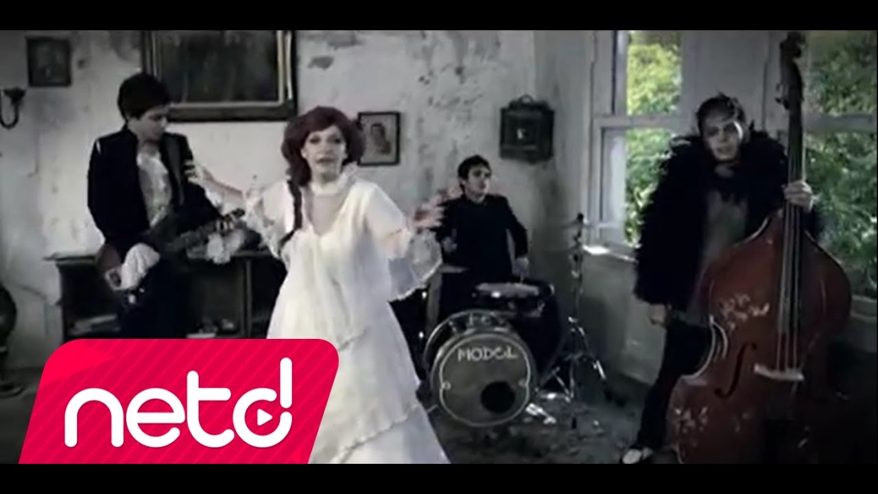 Model - Pembe Mezarlık Mp3 İndir
