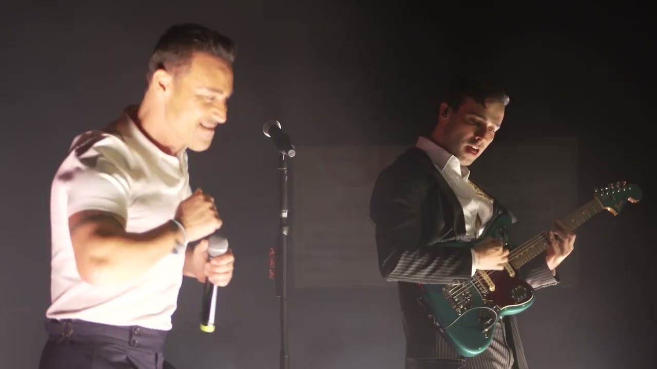 Mustafa Sandal ft Mert Demir - İsyankar (Live At Zorlu) Mp3 İndir