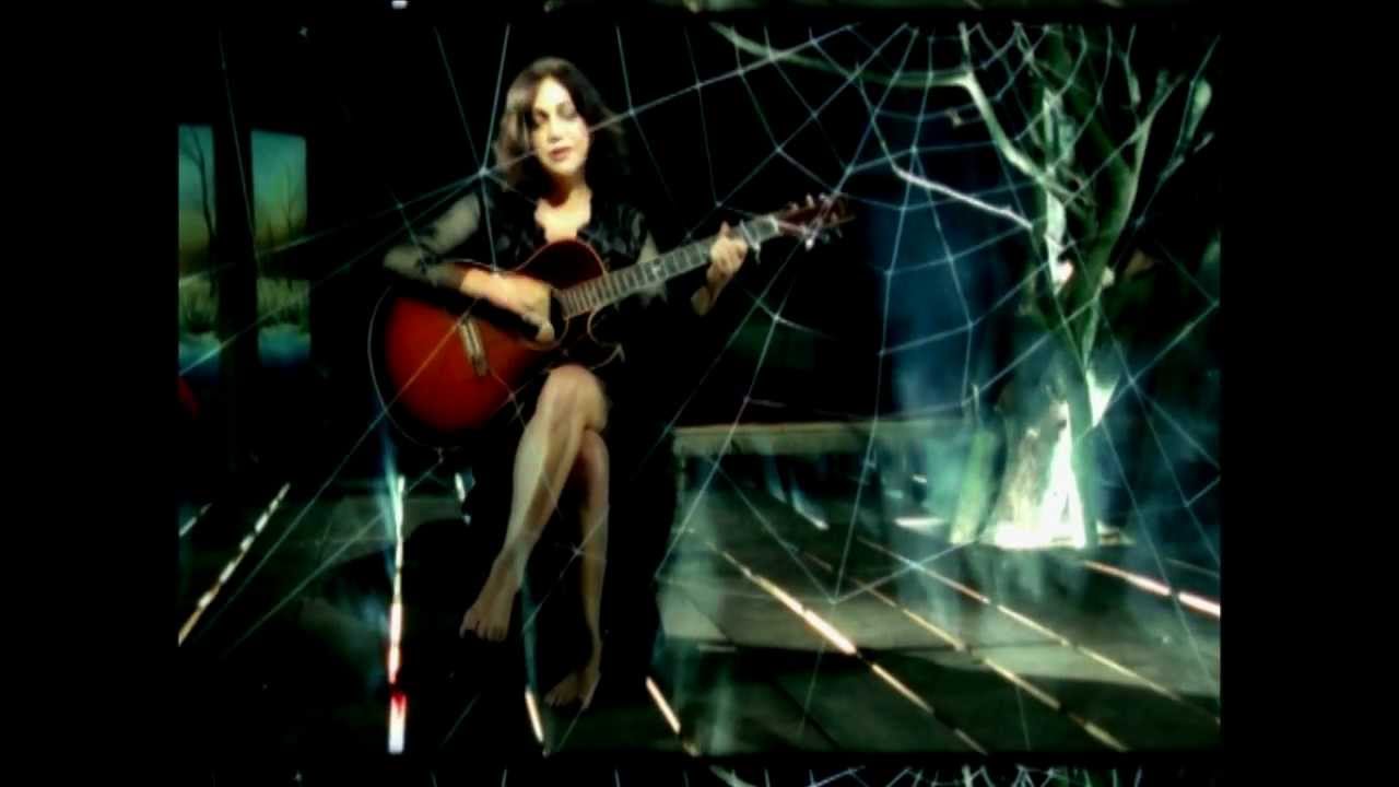 NAZAN ÖNCEL & TARKAN - Nereye Böyle Mp3 İndir
