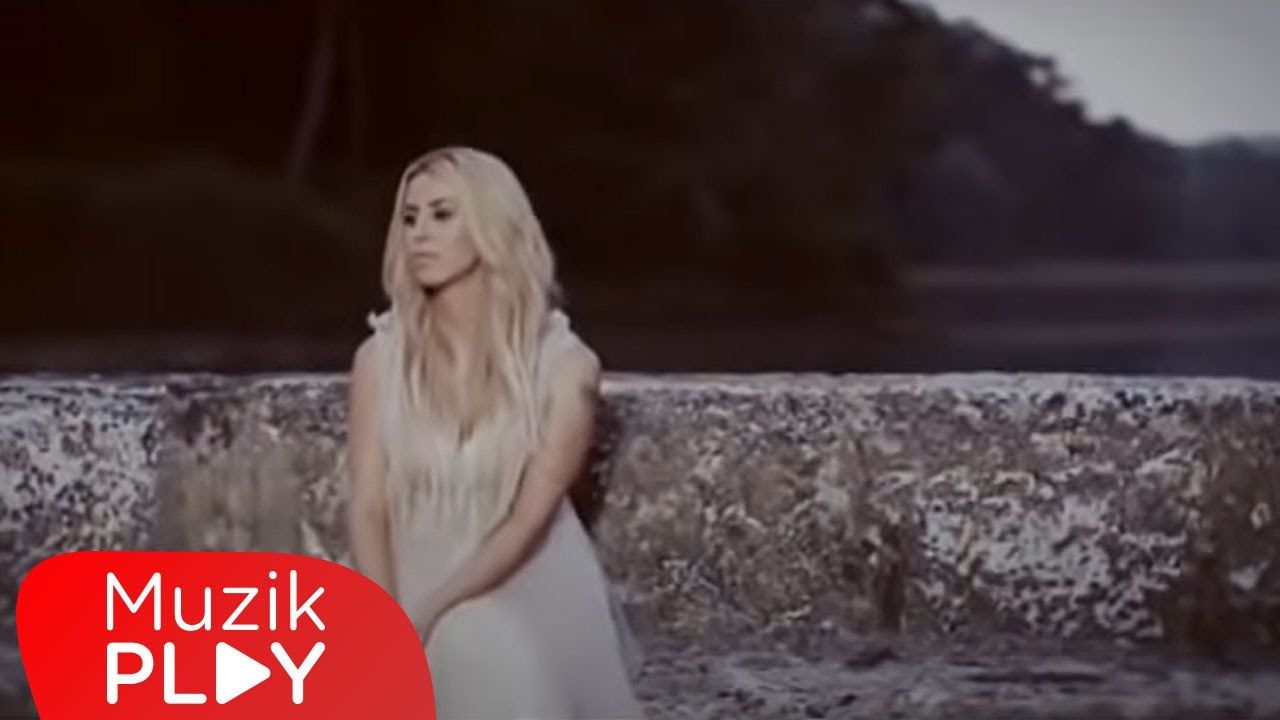 Niran Ünsal - Hangimiz Sevmedik (Official Video) Mp3 İndir