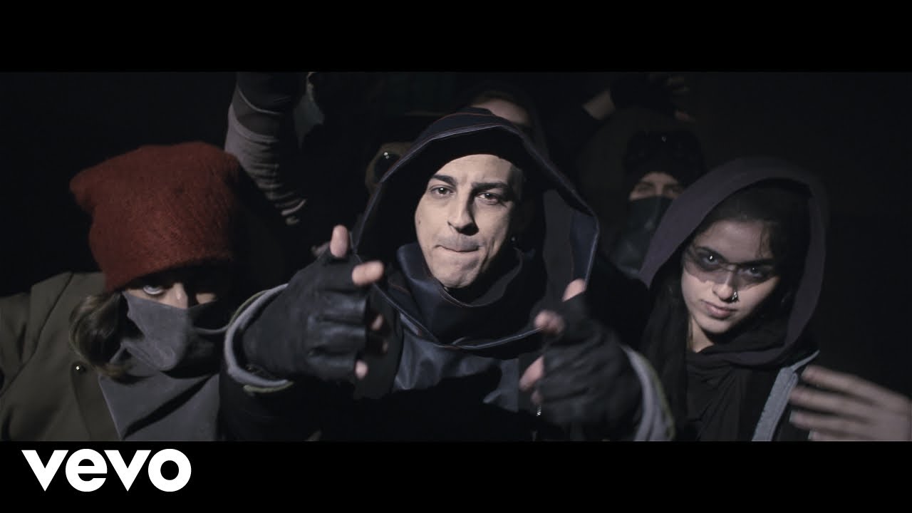 Norm Ender - Deli Mp3 İndir