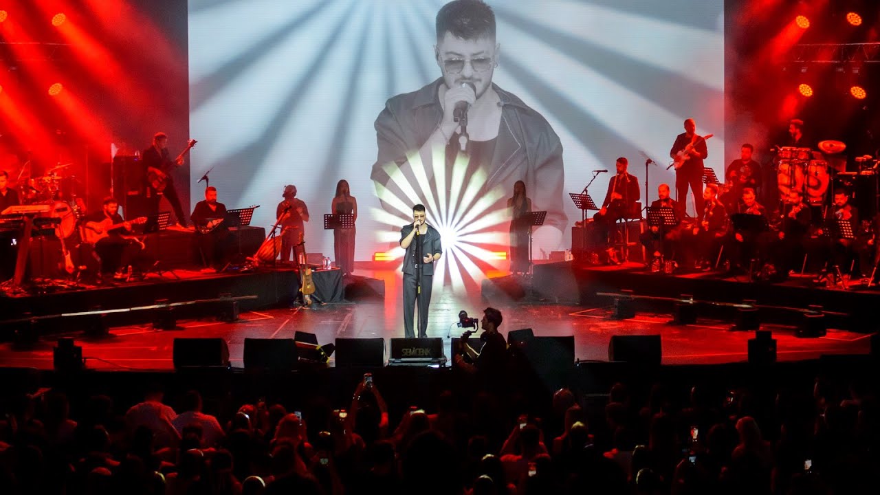 Semicenk - Sen De Bizdensin (Live At Harbiye) Mp3 İndir