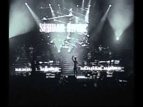 Serdar Ortaç - Sana Değmez Mp3 İndir