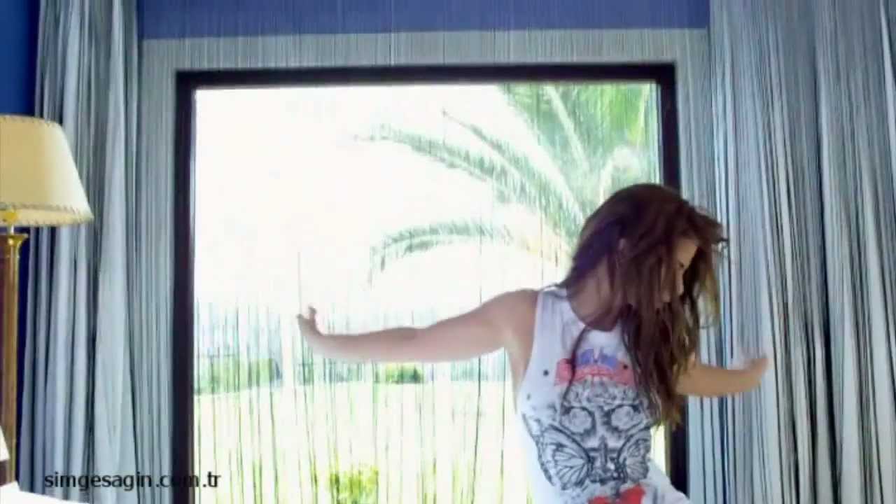 Simge Sağın - Başı Dertte Mp3 İndir