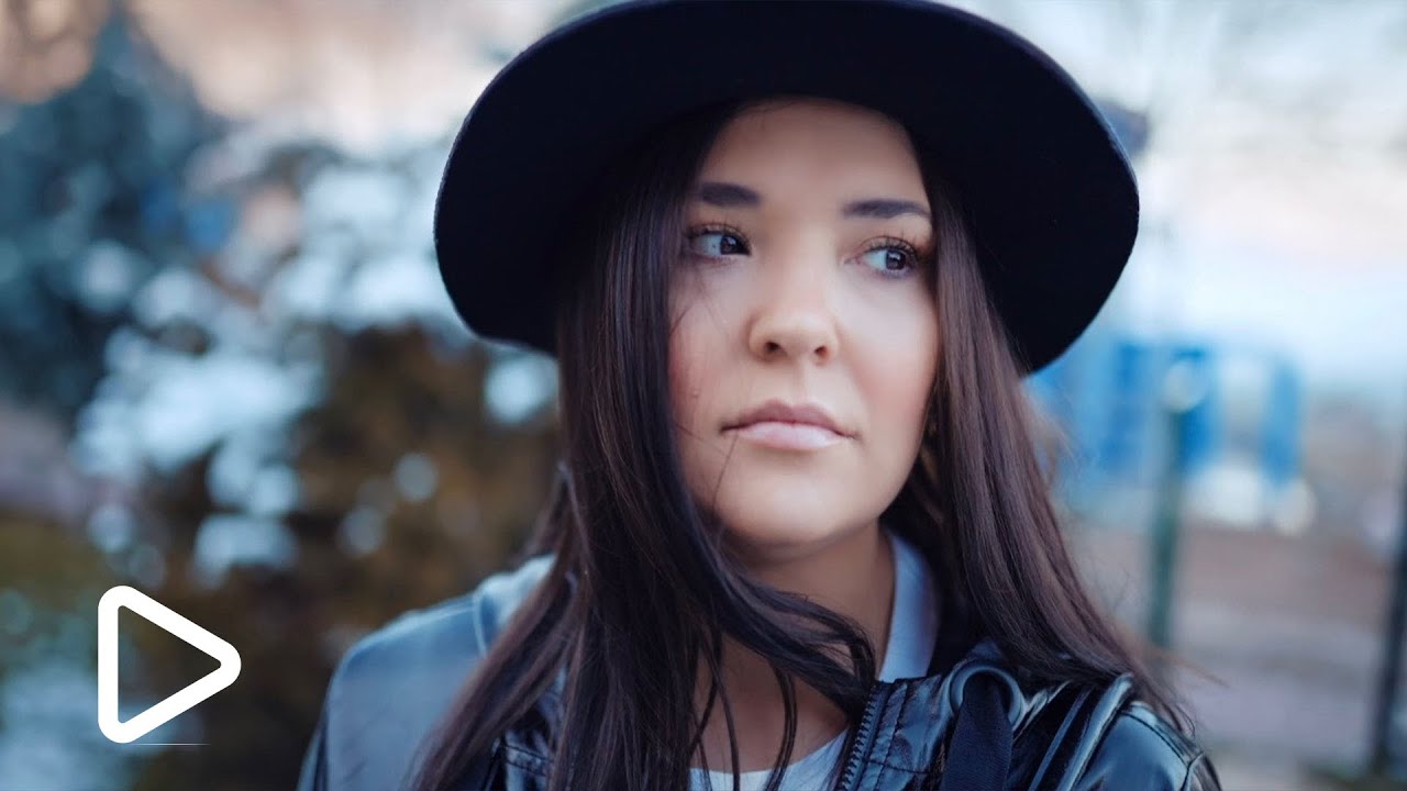 Tuğçe Kandemir - Saçlarıma Yıldız Takana Mp3 İndir