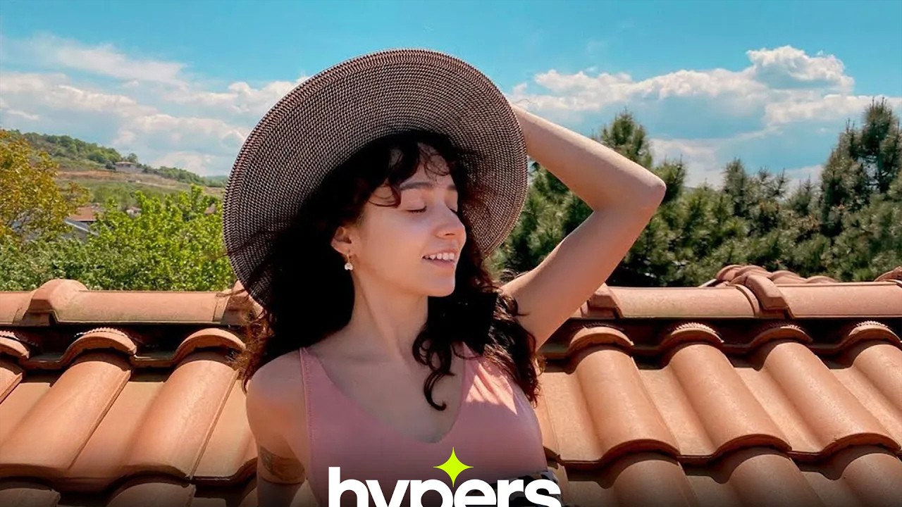 Zeynep Bastık - Her Mevsim Yazım (Official Video) Mp3 İndir