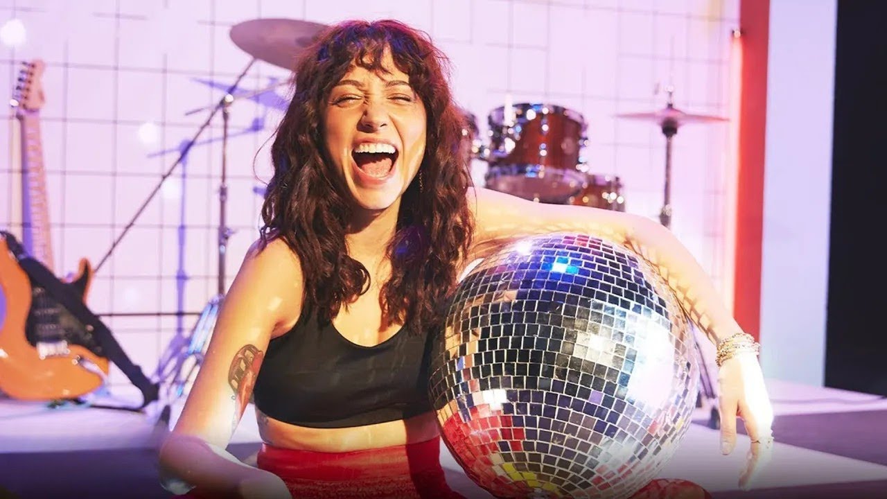 Zeynep Bastık - Her Yerde Sen (Official Video) Mp3 İndir