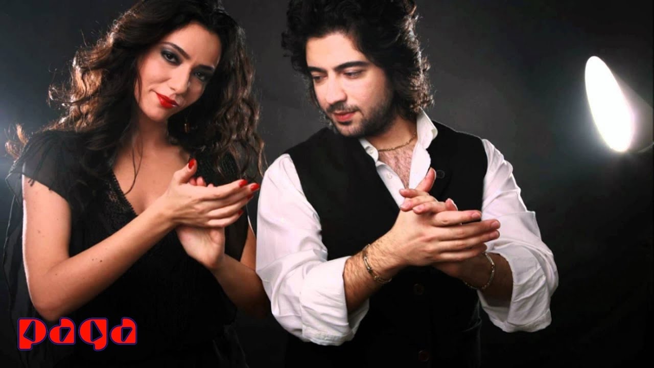 Öykü Gürman & Berk Gürman - Evlerinin Önü Boyalı Direk (Official Video) Mp3 İndir